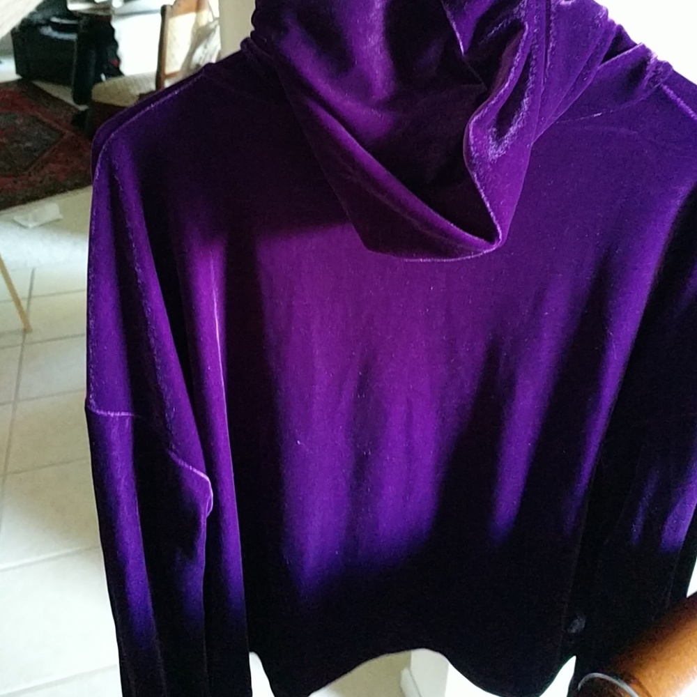 Sweater - Picture 2 of 6